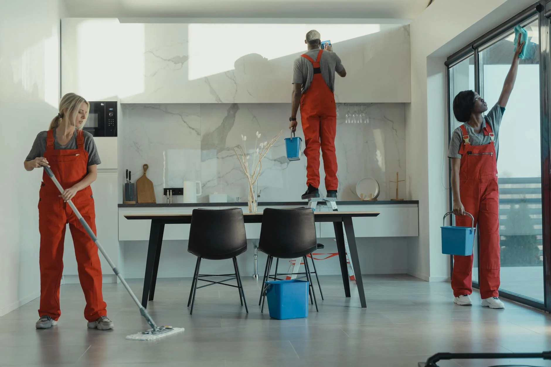 Professional commercial cleaning — How To Choose The Best Weekly Cleaning Services For Your Business